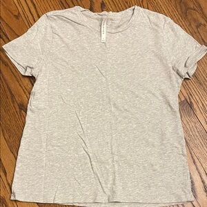 Fabletics Light Gray Short Sleeve Tee